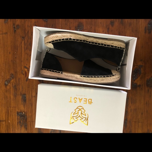 Black Beast Fashion Nova flats - Picture 5 of 5